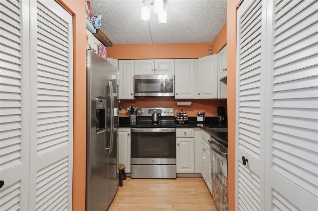 60 Rantoul Street, Unit 708N Beverly, MA 01915 - Photo 4 of 32