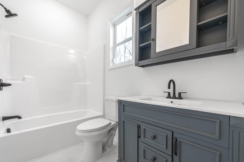 1421 Hunter Street Augusta, GA 30901 - Photo 16 of 19 Full Guest Bath!