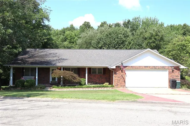 $360,000 | 1207 West Kenton Road, Dexter, MO 63841