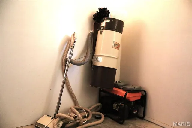 $360,000 | 1207 West Kenton Road, Dexter, MO 63841