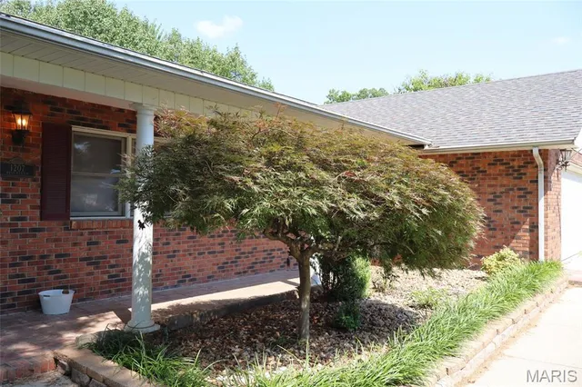 $360,000 | 1207 West Kenton Road, Dexter, MO 63841