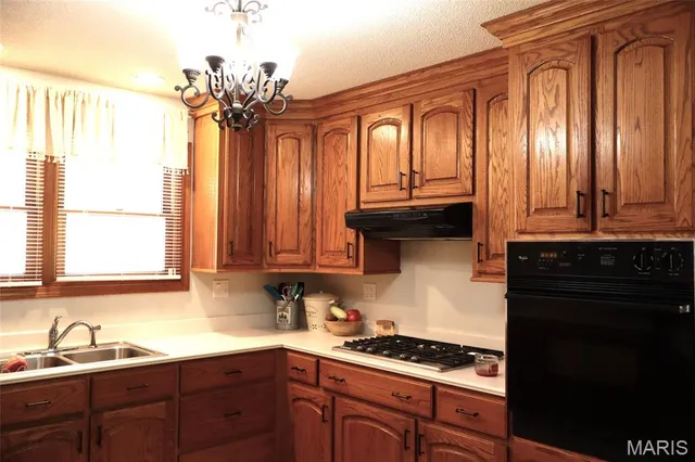 $360,000 | 1207 West Kenton Road, Dexter, MO 63841