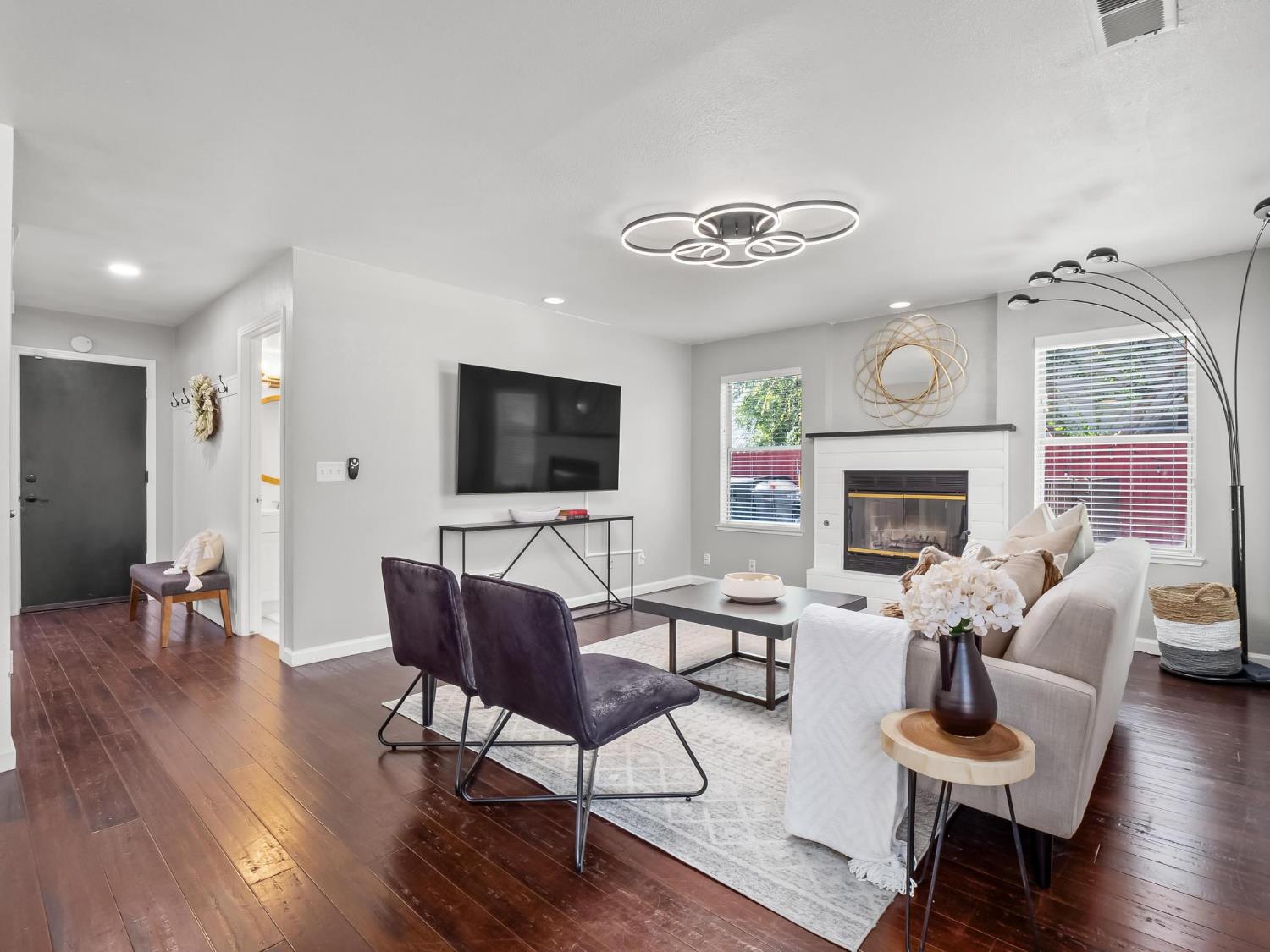 962 East Buckhill Road Fresno, CA 93720 - Photo 14 of 46