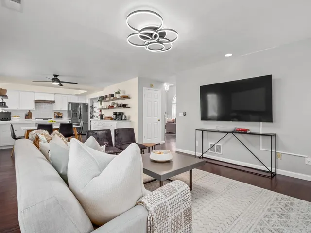 $529,000 | 962 East Buckhill Road, Fresno, CA 93720