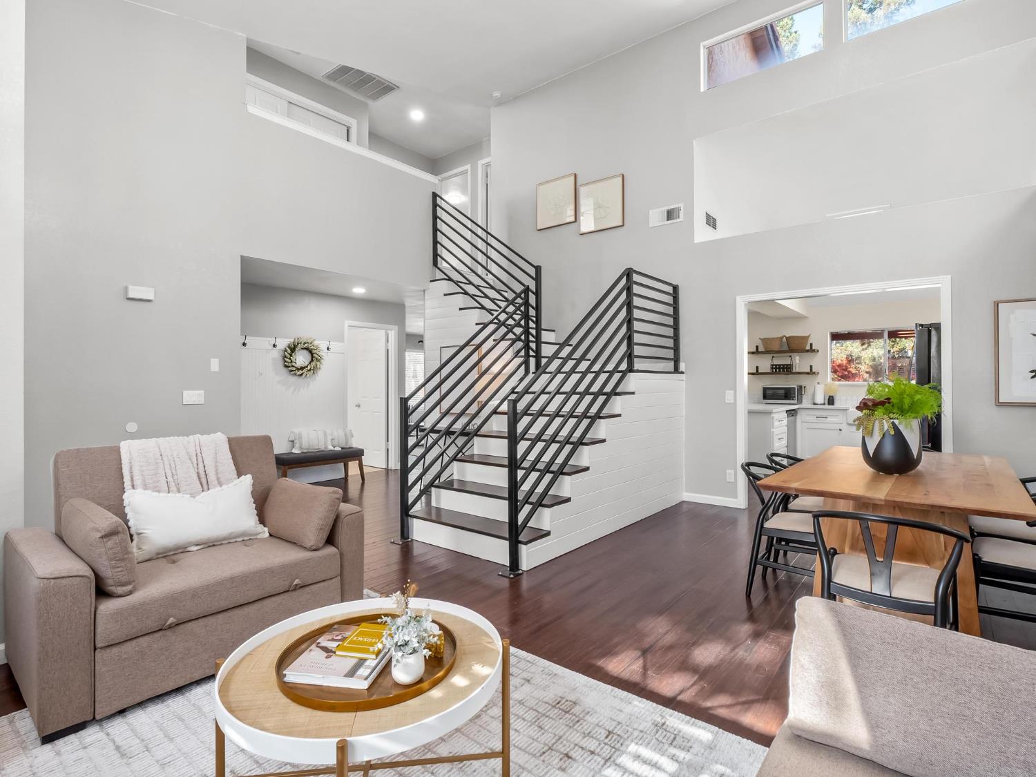 962 East Buckhill Road Fresno, CA 93720 - Photo 3 of 46