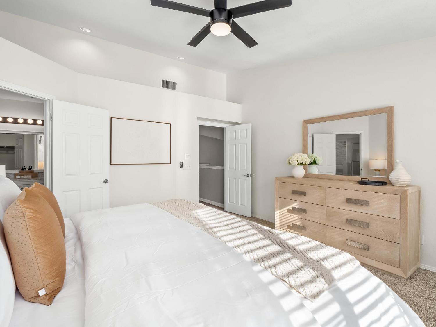 962 East Buckhill Road Fresno, CA 93720 - Photo 35 of 46