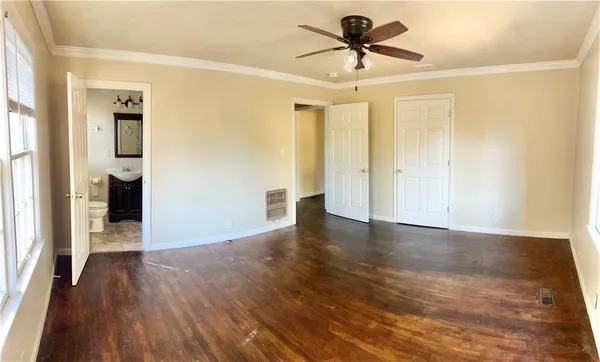 a view of a livingroom with a hardwood floor and a ceiling fan
