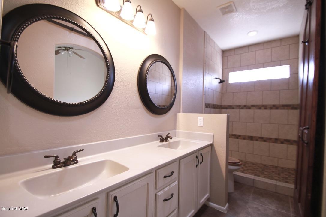 9741 North Sandy Valley Drive Tucson, AZ 85743 - Photo 11 of 23