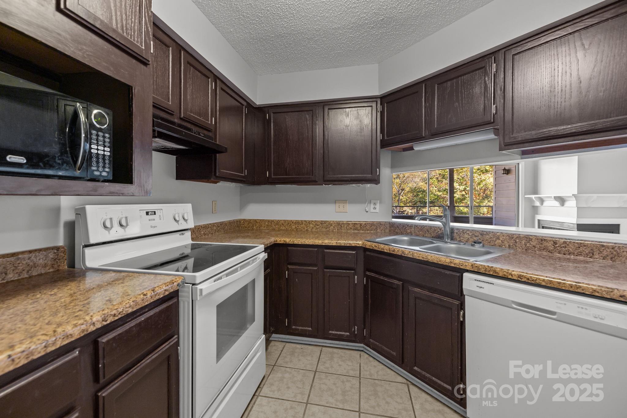 2505 Stockbridge Drive, Unit B Charlotte, NC 28210 - Photo 18 of 37