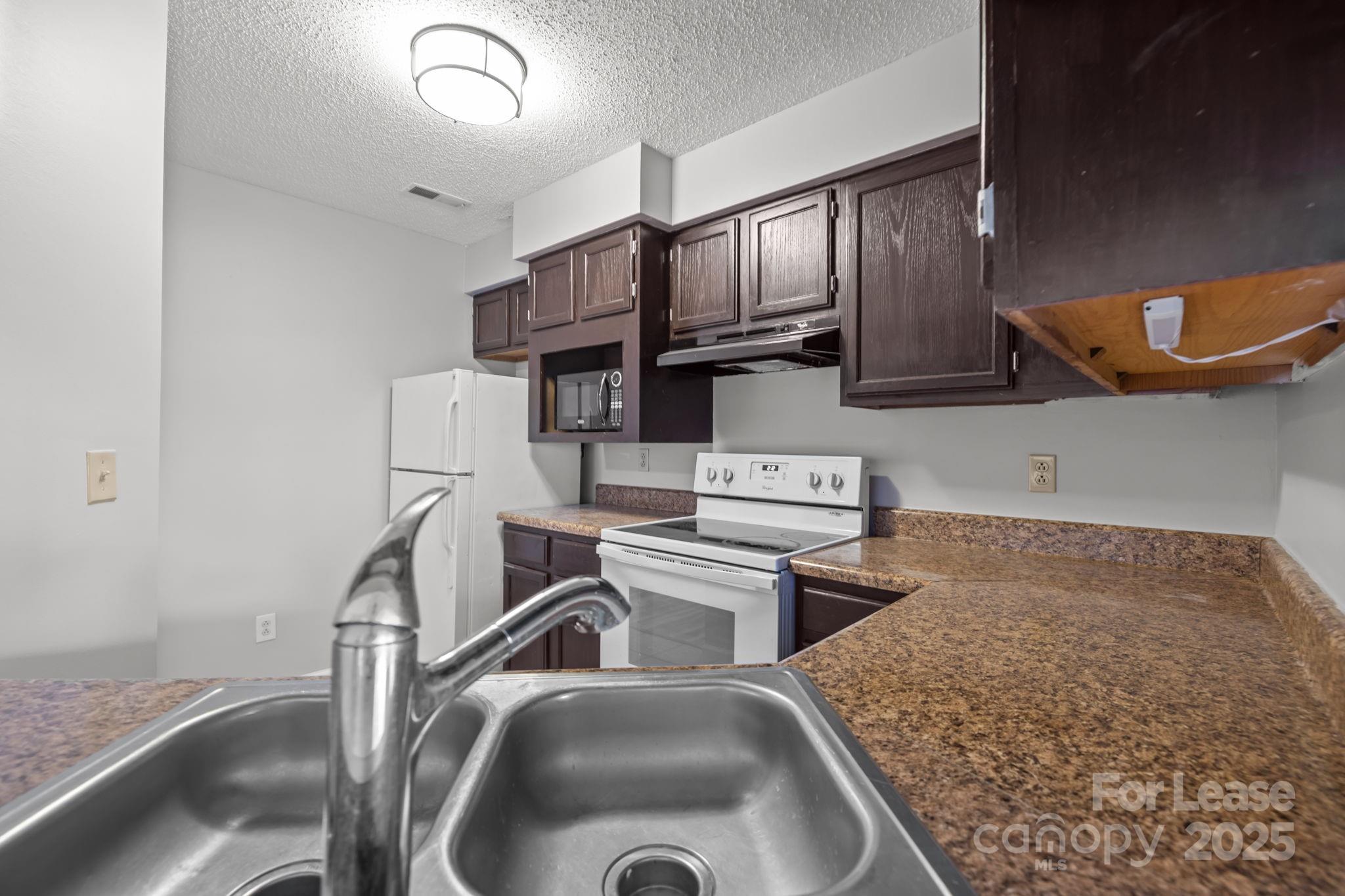 2505 Stockbridge Drive, Unit B Charlotte, NC 28210 - Photo 20 of 37