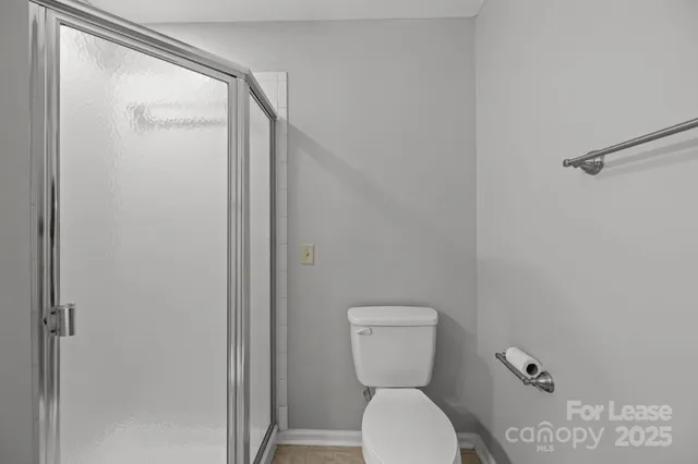 a car parked in front of a white house