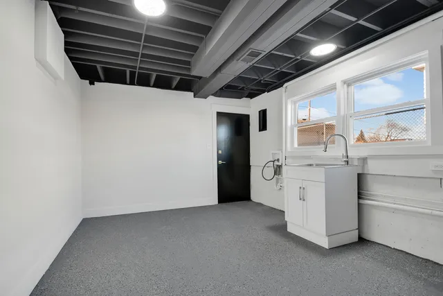 a view of utility room