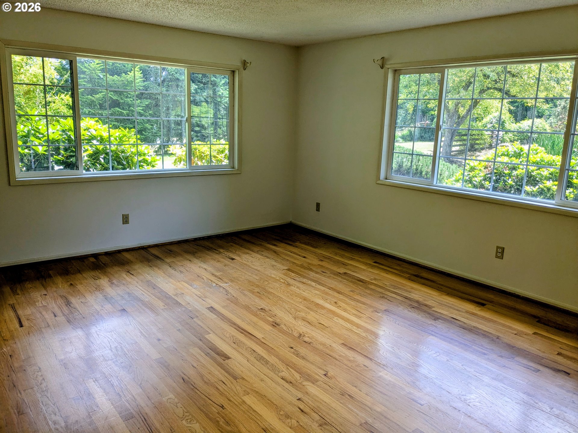 15341 South Hattan Road Oregon City, OR 97045 - Photo 9 of 41 Living Room