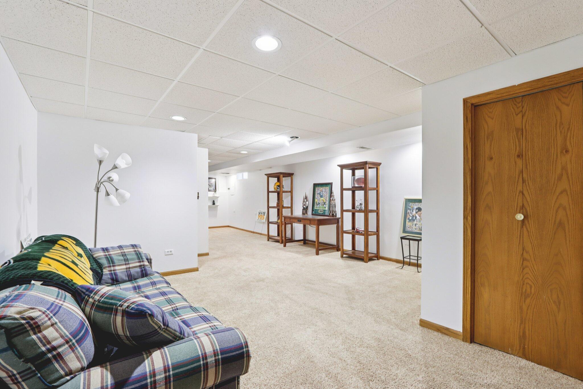 18985 Wilderness Court, Unit B Brookfield, WI 53045 - Photo 22 of 31 So much living space!