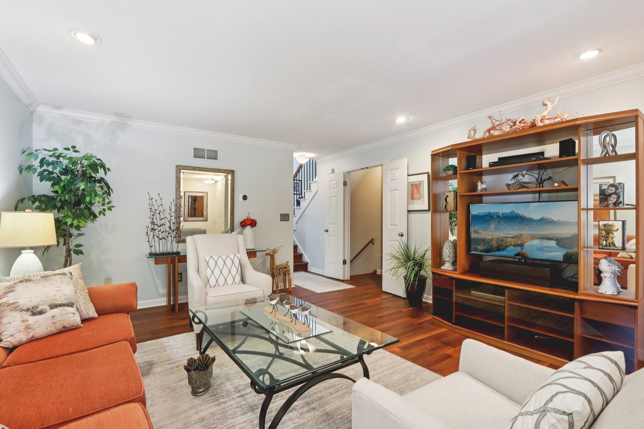 18985 Wilderness Court, Unit B Brookfield, WI 53045 - Photo 4 of 31 Heading up or down?