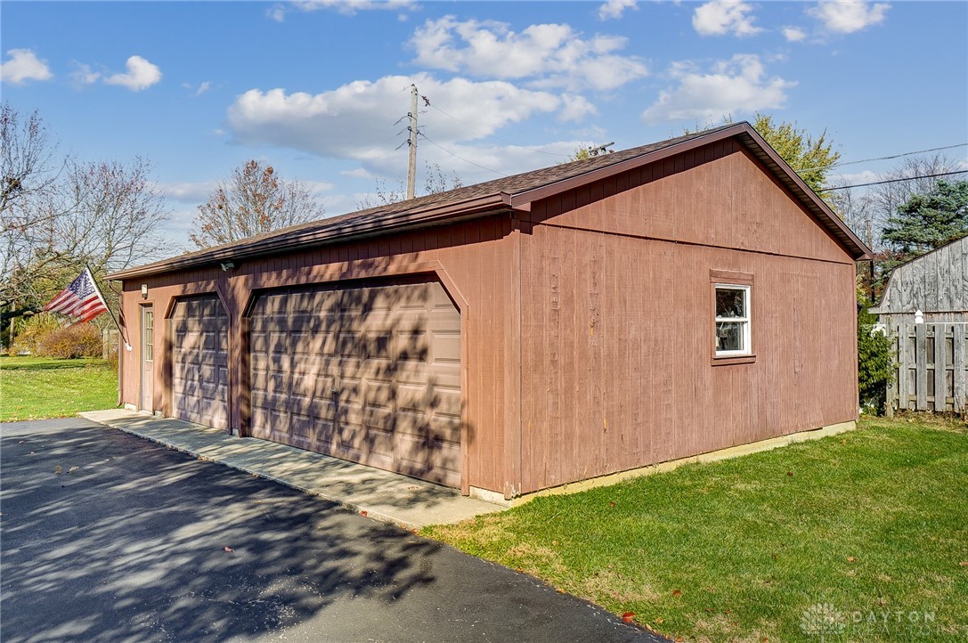 990 Whitestone Road Xenia, OH 45385 - Photo 34 of 46 3 Car Garage - Great for workshop!