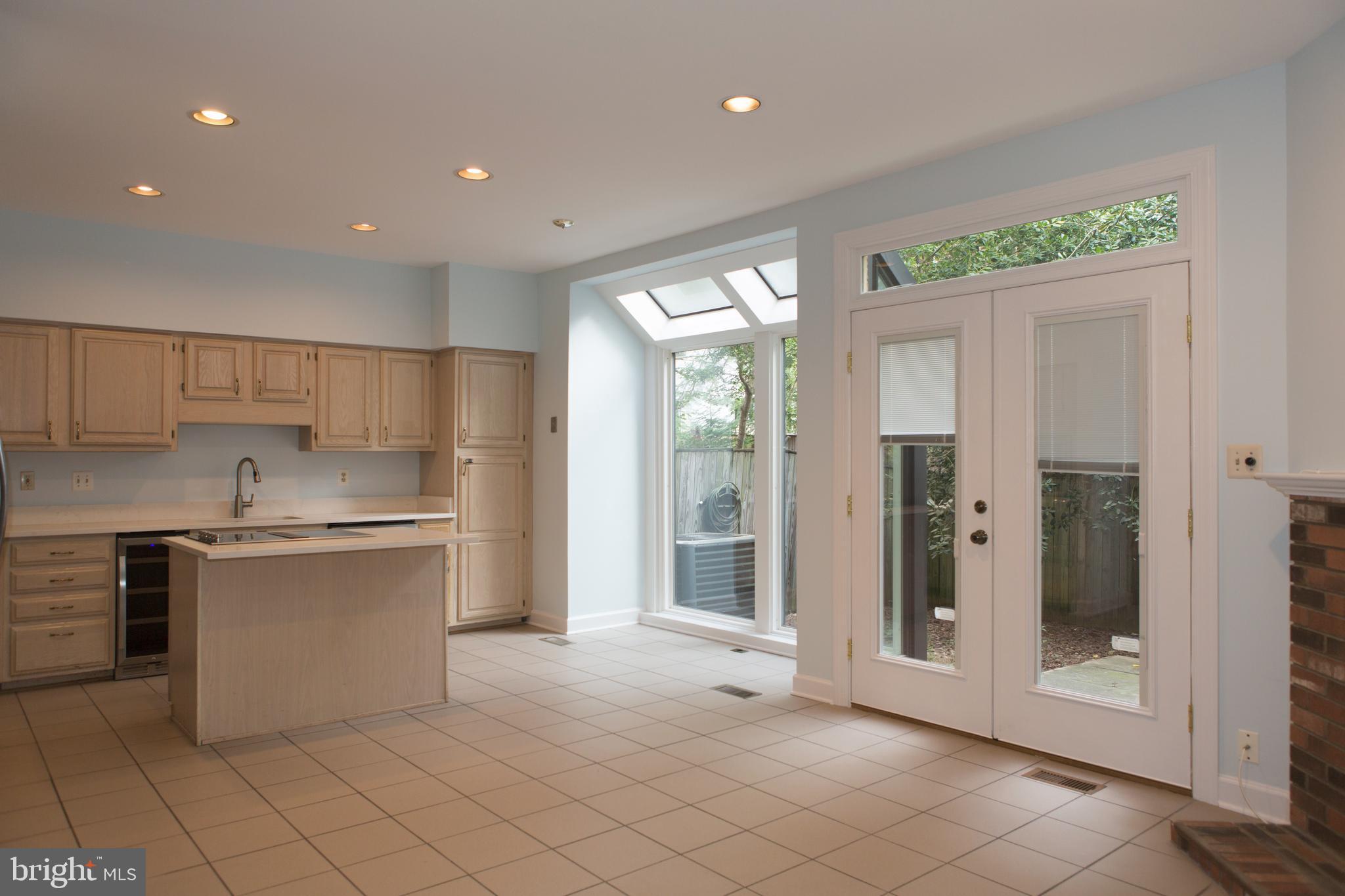 7828 Oracle Place Potomac, MD 20854 - Photo 3 of 34