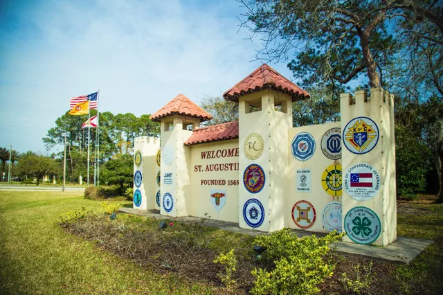 a sign that is on the wall of a building