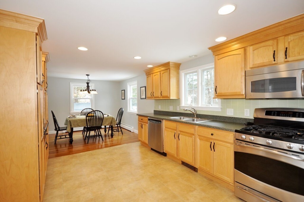 14 Spencer Road Acton, MA 01720 - Photo 8 of 24 Gallery Image 8