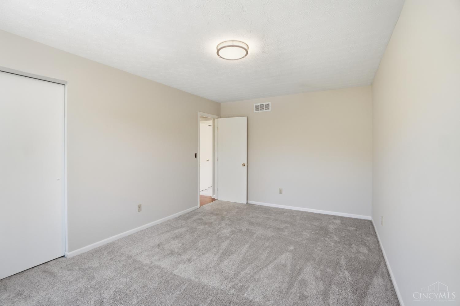 6340 Sheed Road Cincinnati, OH 45247 - Photo 27 of 60
