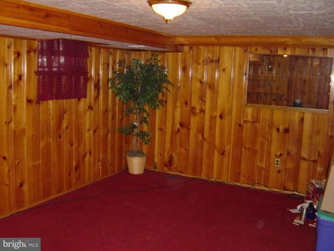 2000 Jasmine Road Dundalk, MD 21222 - Photo 12 of 17 Family Room