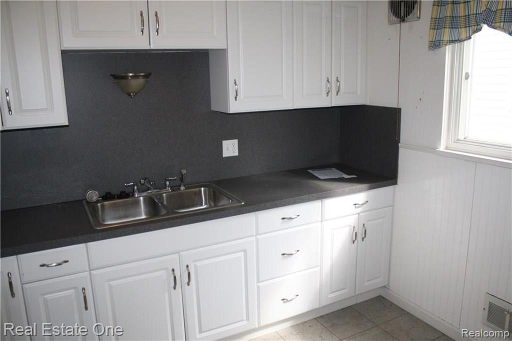 2633 Stephens Street Dearborn, MI 48124 - Photo 13 of 31
