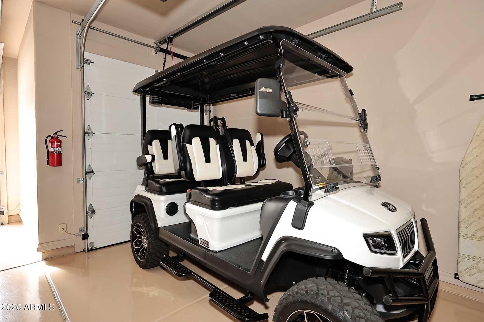 27921 North Quail Spring Road Rio Verde, AZ 85263 - Photo 29 of 49 a utility room with dryer and washer