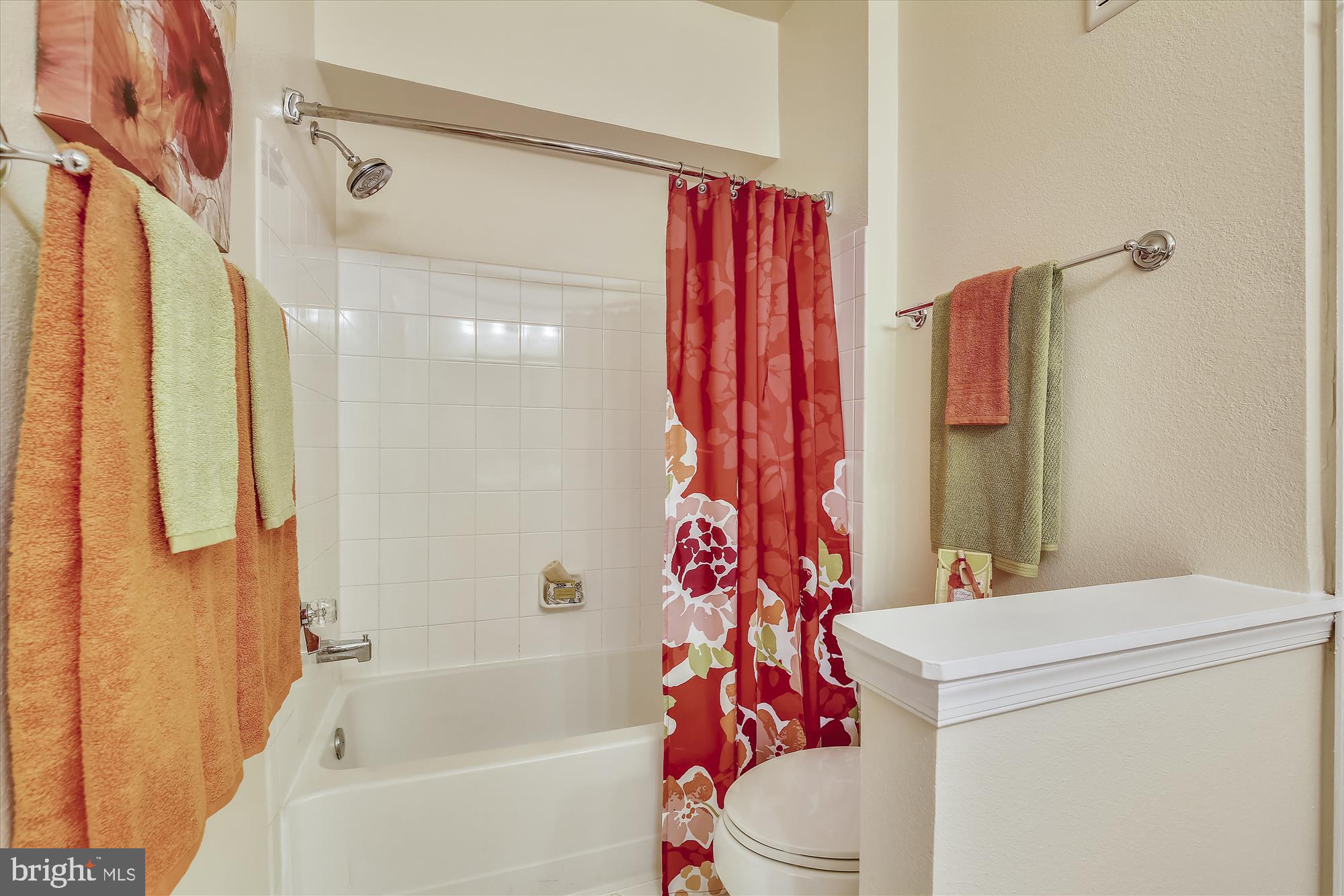 11800 Old Georgetown Road, Unit 1225 North Bethesda, MD 20852 - Photo 26 of 68 SPACIOUS BATHROOM WITH SOAKING TUB