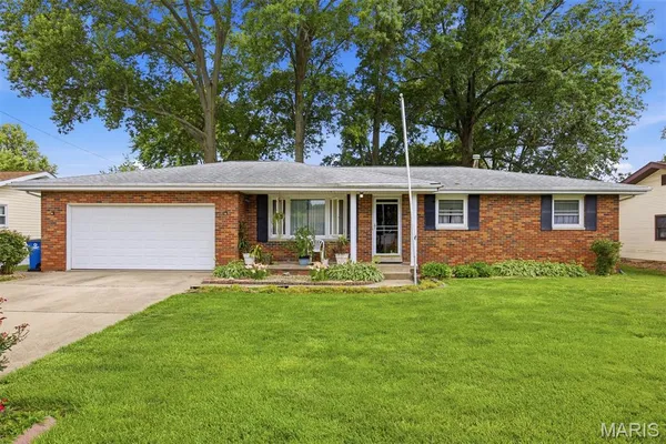 $219,900 | 1618 24th Street, Highland, IL 62249