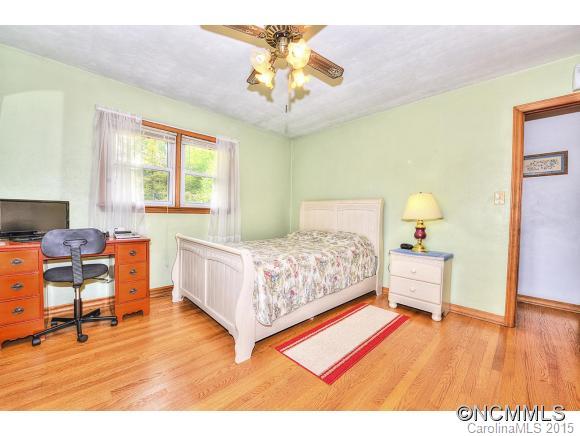 4363 Pigeon Road Waynesville, NC 28786 - Photo 4 of 23 Gallery Image 4