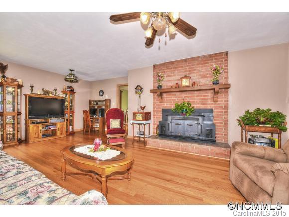 4363 Pigeon Road Waynesville, NC 28786 - Photo 9 of 23 Gallery Image 9