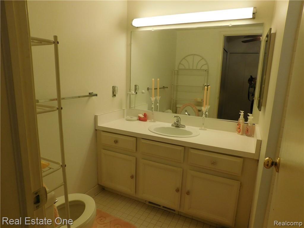 29656 Middlebelt Road, Unit 26 Farmington Hills, MI 48334 - Photo 33 of 39