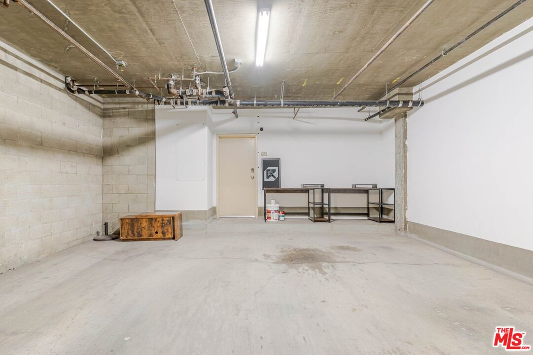 5521 Kester Avenue, Unit 7 Sherman Oaks, CA 91411 - Photo 19 of 45 a view of a room with racks