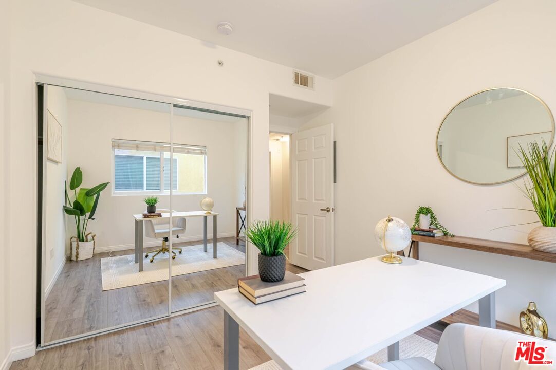 5521 Kester Avenue, Unit 7 Sherman Oaks, CA 91411 - Photo 25 of 45 a dining room with table and chairs