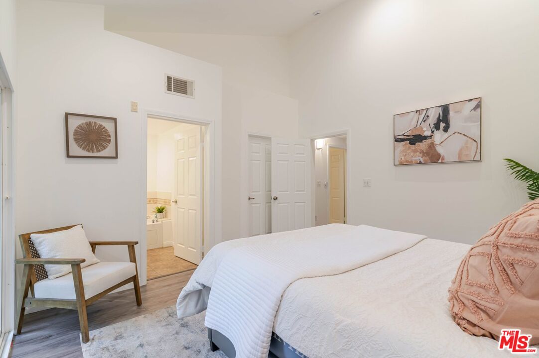 5521 Kester Avenue, Unit 7 Sherman Oaks, CA 91411 - Photo 27 of 45 a bedroom with a bed and a chair