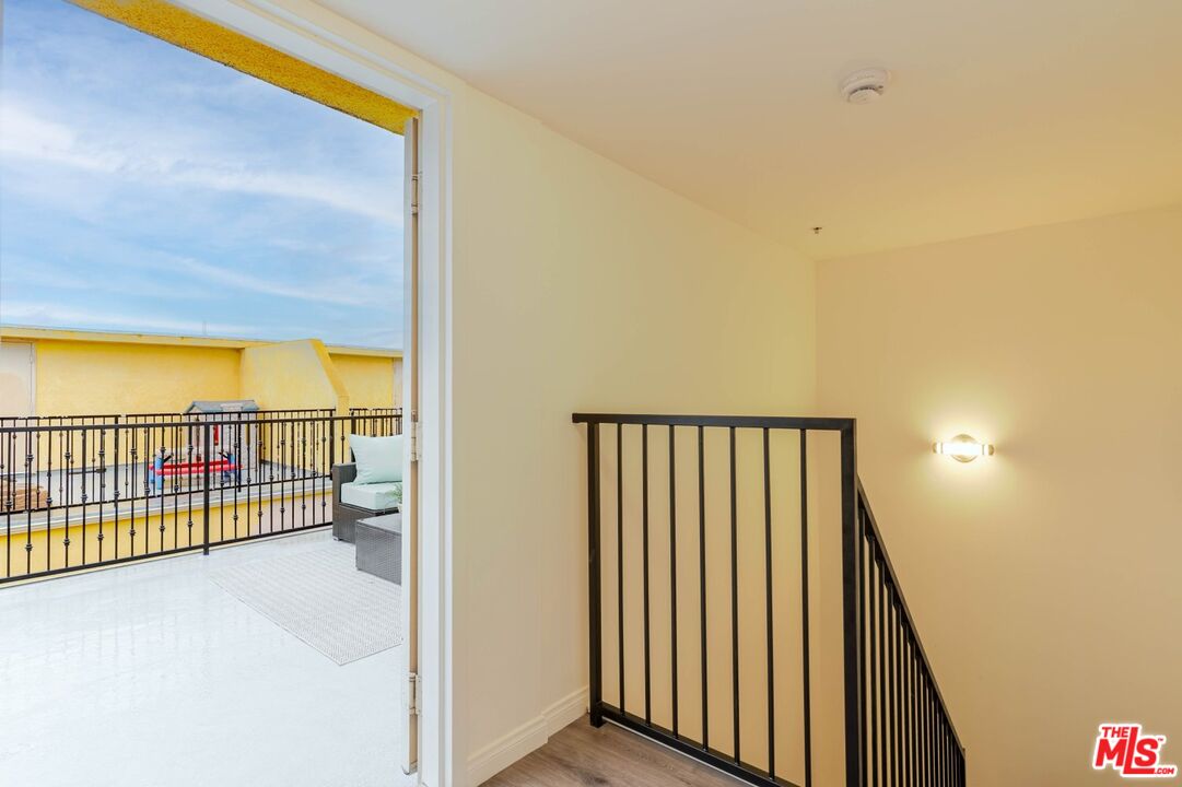 5521 Kester Avenue, Unit 7 Sherman Oaks, CA 91411 - Photo 34 of 45 a view of a balcony