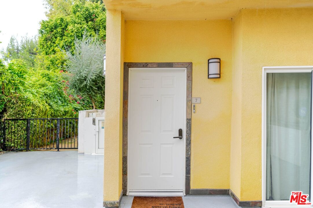 5521 Kester Avenue, Unit 7 Sherman Oaks, CA 91411 - Photo 40 of 45 a view of a bathroom