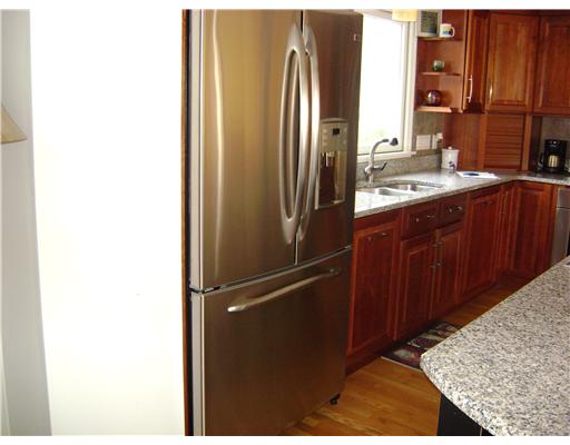 22 Briarfield Road Barrington, RI 02806 - Photo 9 of 12 Kitchen.