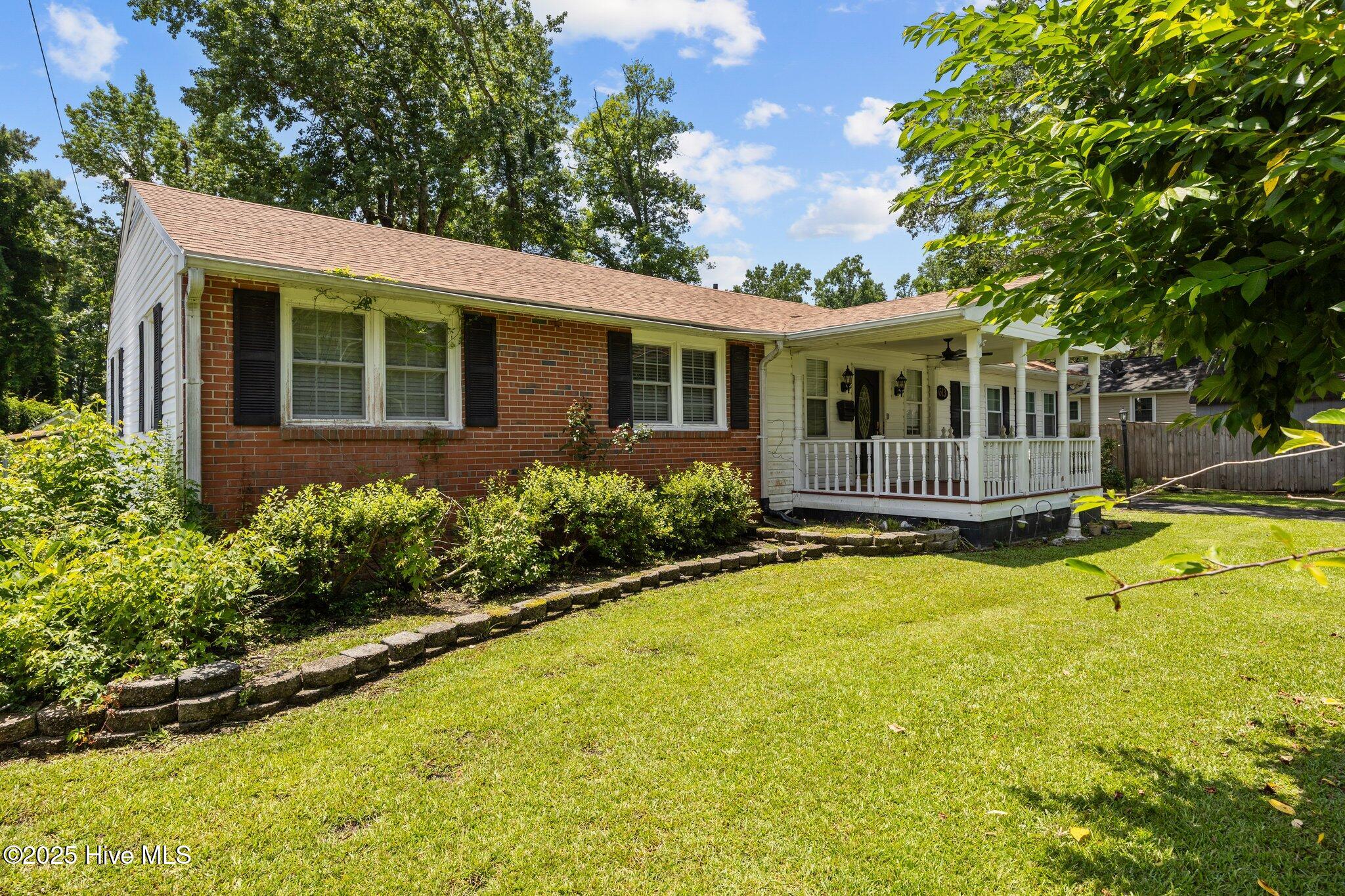 613 Maple Street Jacksonville, NC 28540 - Photo 3 of 52 3-web-or-mls-IMG_3157