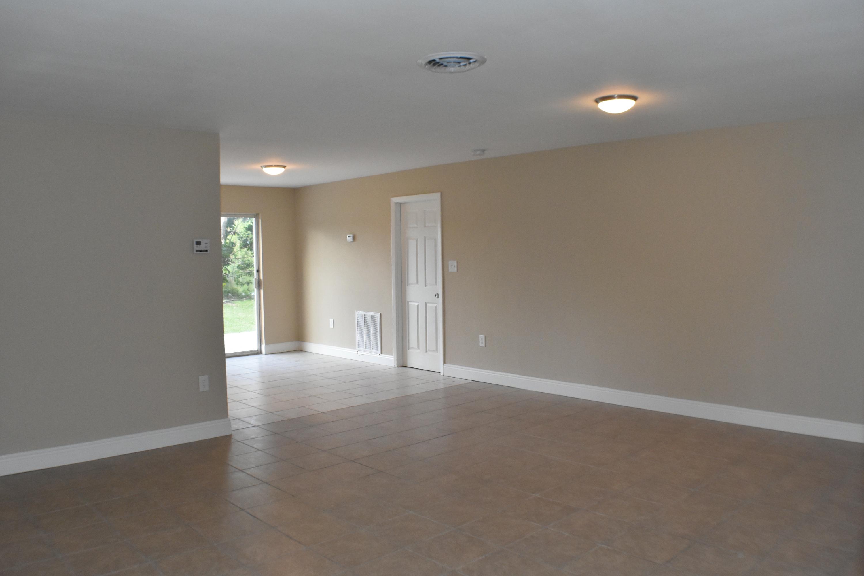 7000 Arthurs Road Fort Pierce, FL 34951 - Photo 7 of 12 Living / Dining