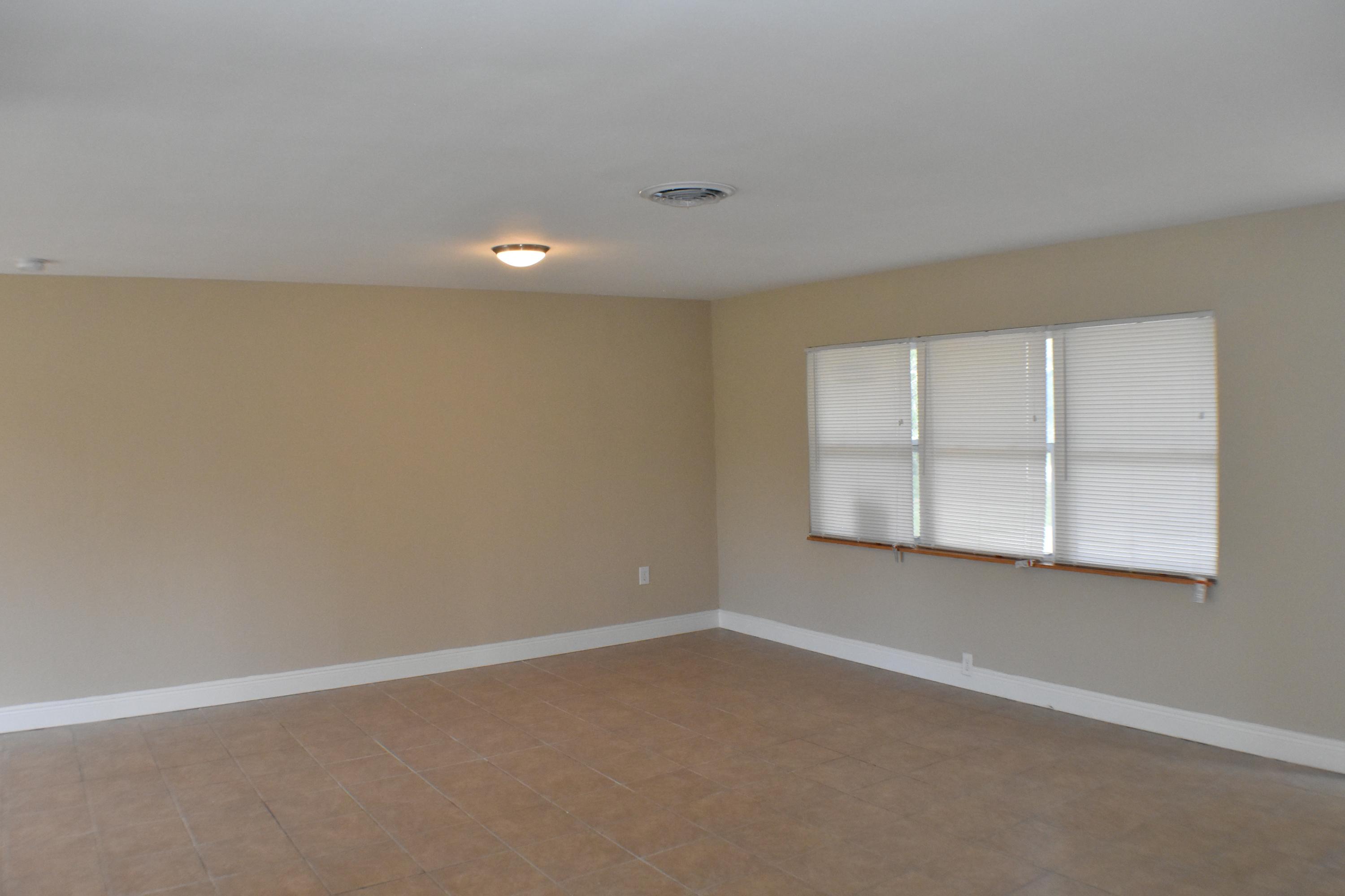 7000 Arthurs Road Fort Pierce, FL 34951 - Photo 8 of 12 Living Area