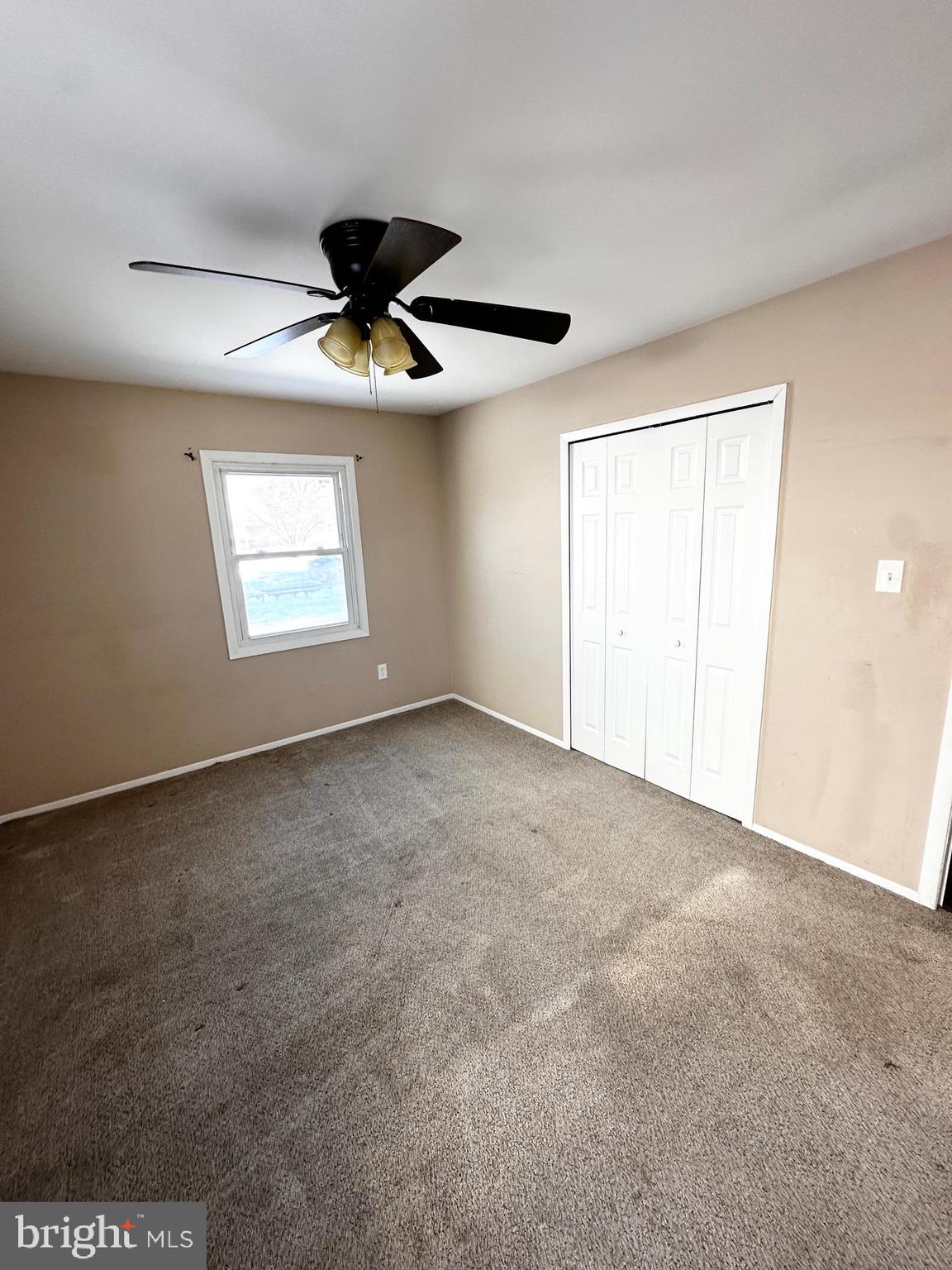22 Gaylord Circle Willingboro, NJ 08046 - Photo 13 of 17 an empty room with windows and ceiling fan