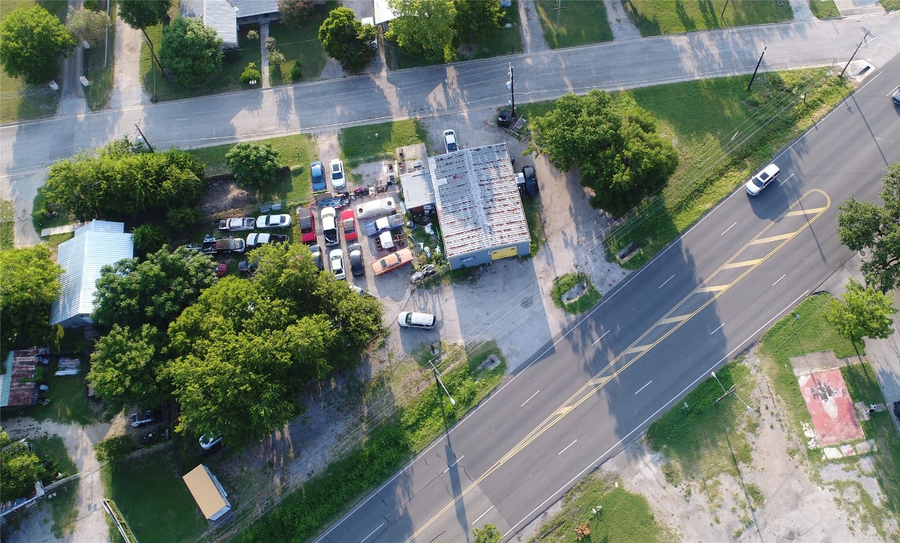 1010 North Colorado Street Lockhart, TX 78644 - Photo 3 of 4 a view of a garden with plants