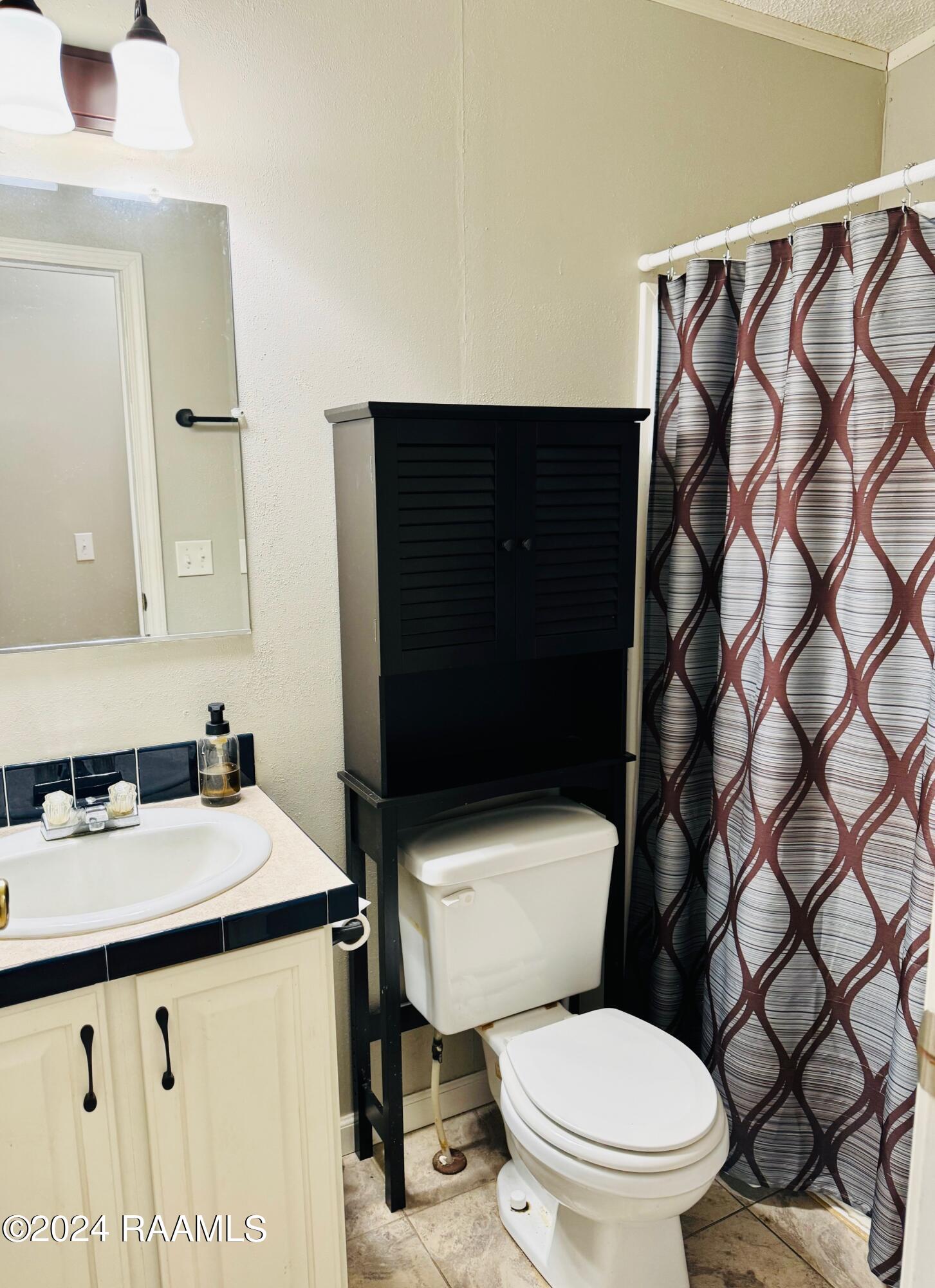 1214 Breaux Road Lafayette, LA 70506 - Photo 12 of 19 Bathroom