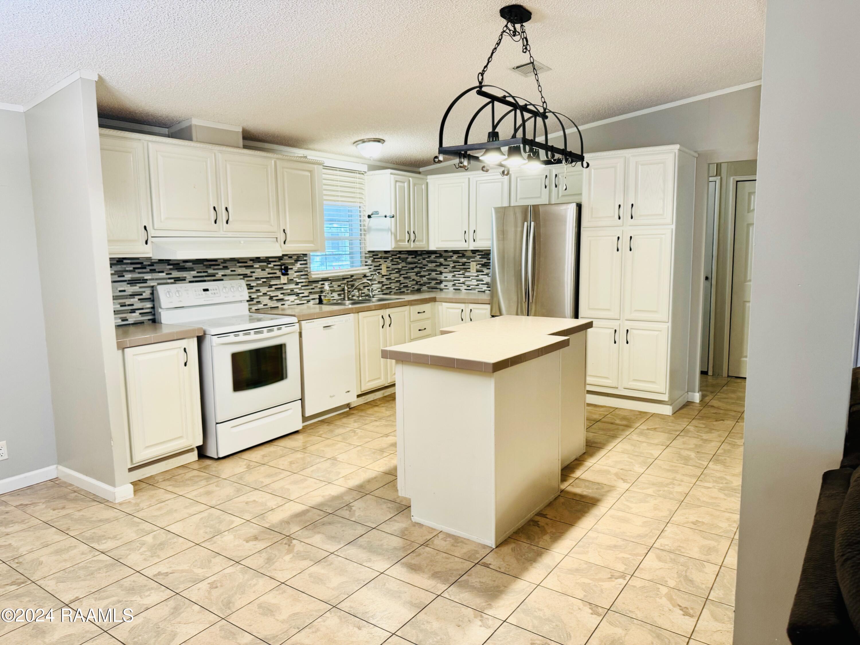 1214 Breaux Road Lafayette, LA 70506 - Photo 3 of 19 Kitchen