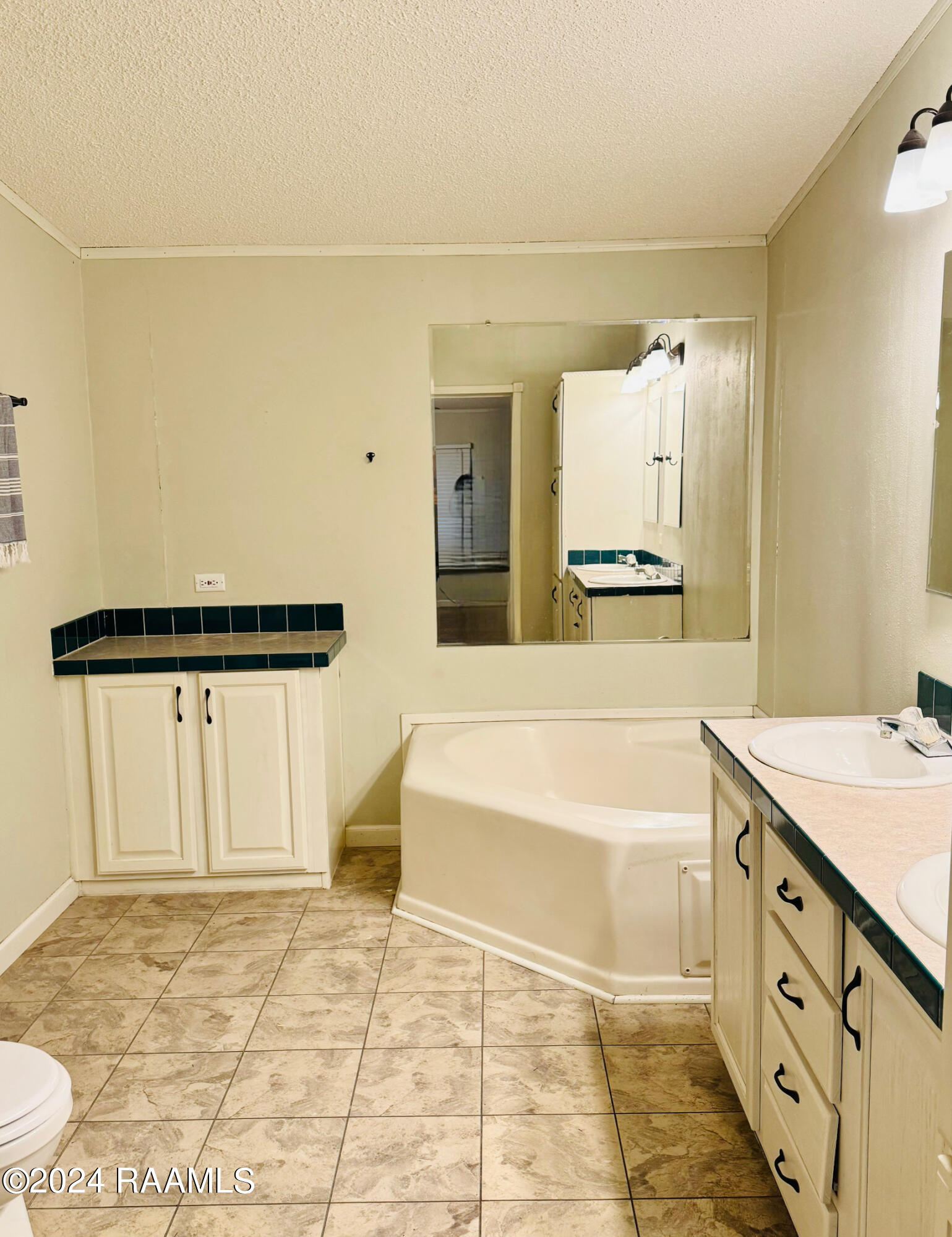 1214 Breaux Road Lafayette, LA 70506 - Photo 8 of 19 Main Bathroom