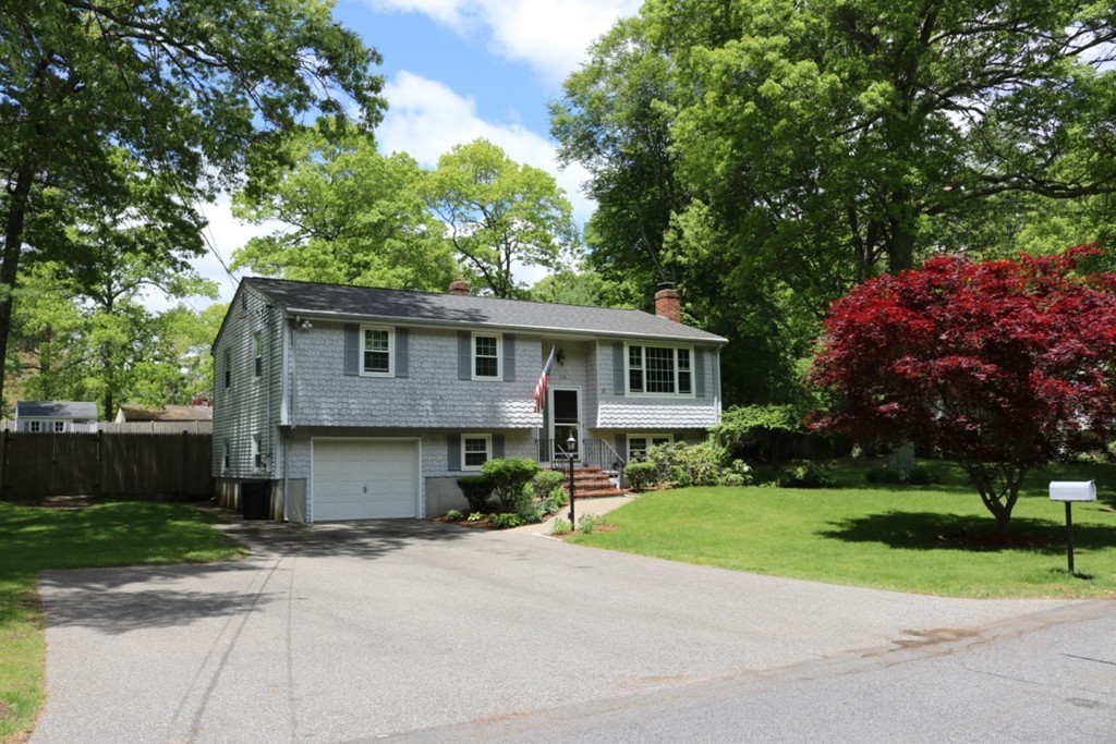 114 Eleanor Road Raynham, MA 02767 - Photo 3 of 24 Gallery Image 3