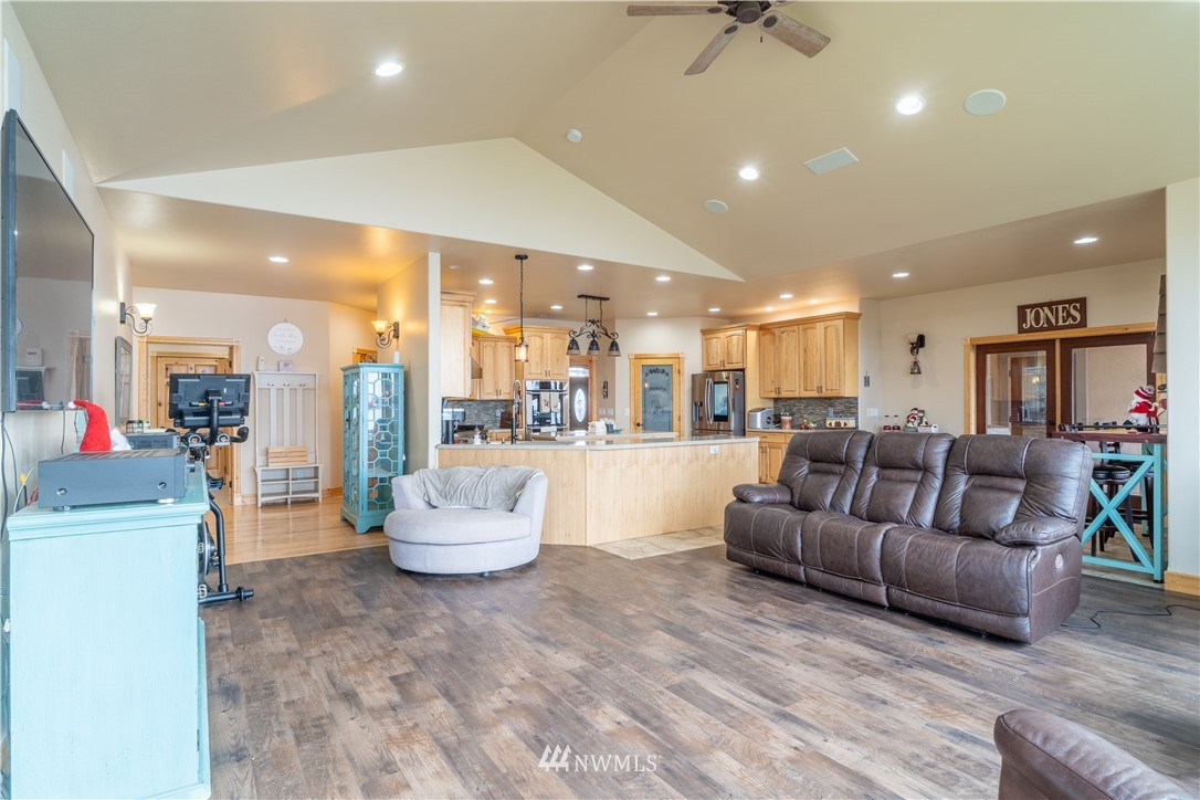 2416 Elgin Road Northeast Moses Lake, WA 98837 - Photo 13 of 40 Gallery Image 13