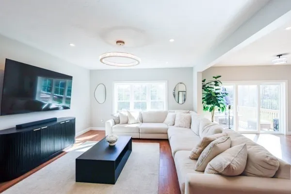$925,000 | 31 Lilac Avenue, Bellingham, MA 02019