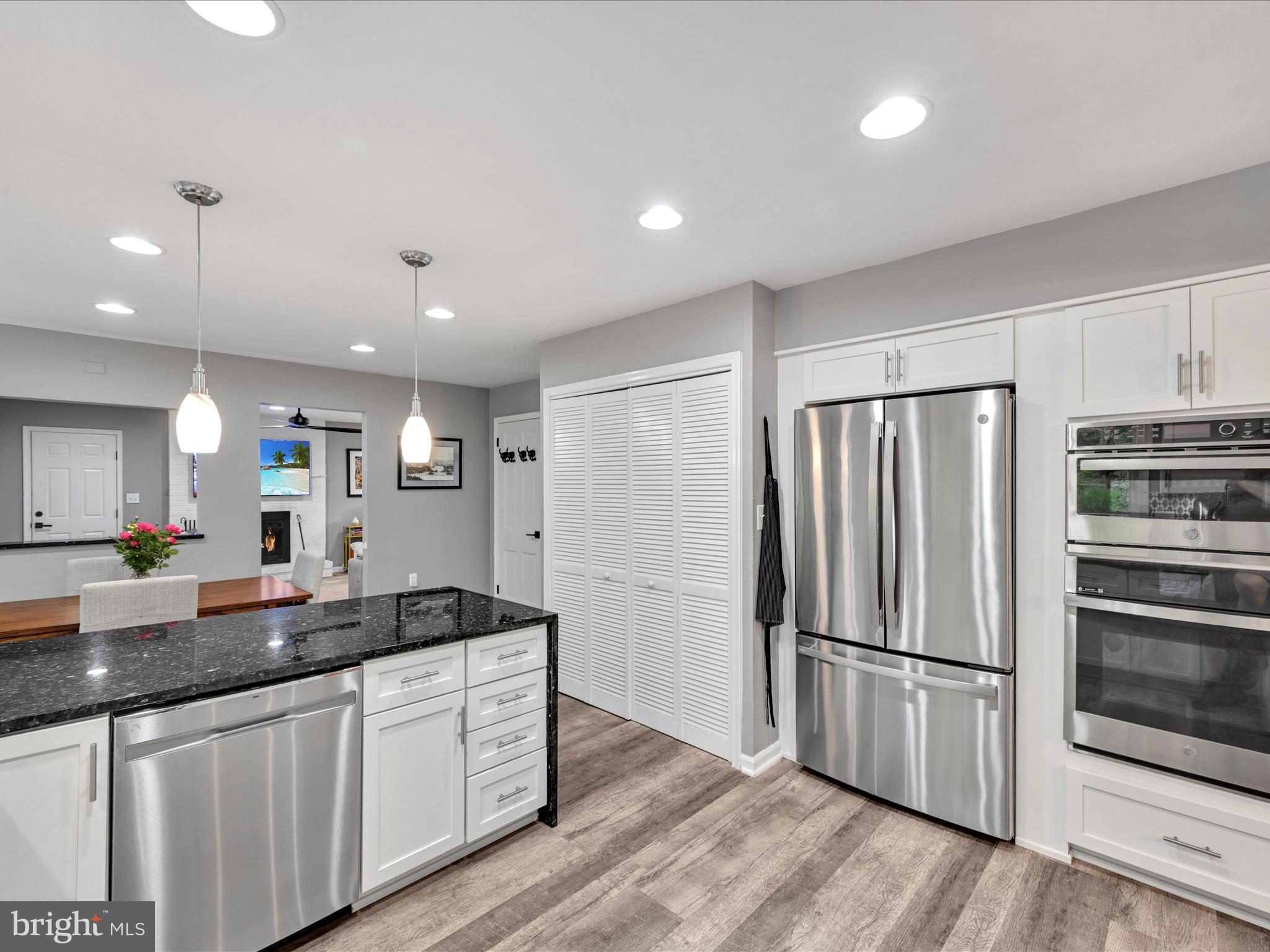 2 Garvin Road Denver, PA 17517 - Photo 13 of 40 Kitchen is bright and cheery!